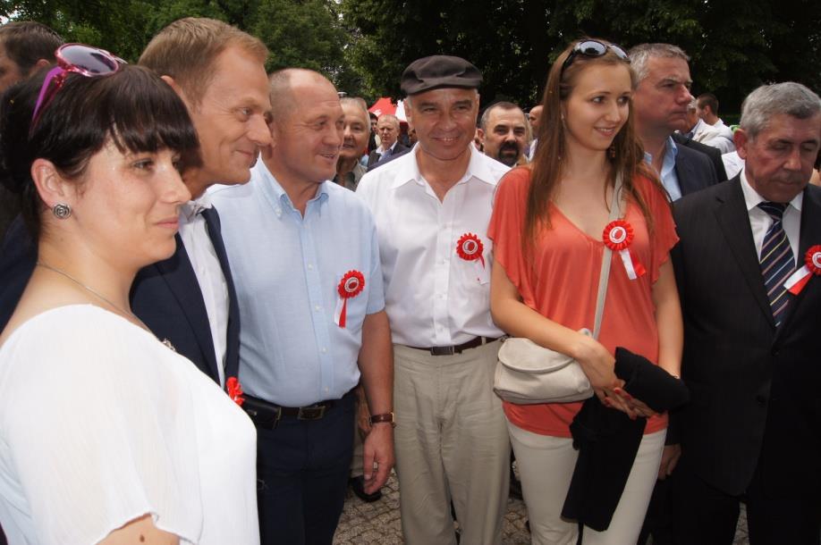 DZIAŁALNOŚĆ W STUDENCKIM KOLE NAUKOWYM INSTYTUTU ROLNICTWA Spotkanie Studenckiego Koła Naukowego z Premierem Donaldem Tuskiem na Pikniku POZNAJ DOBRĄ ŻYWNOŚĆ.