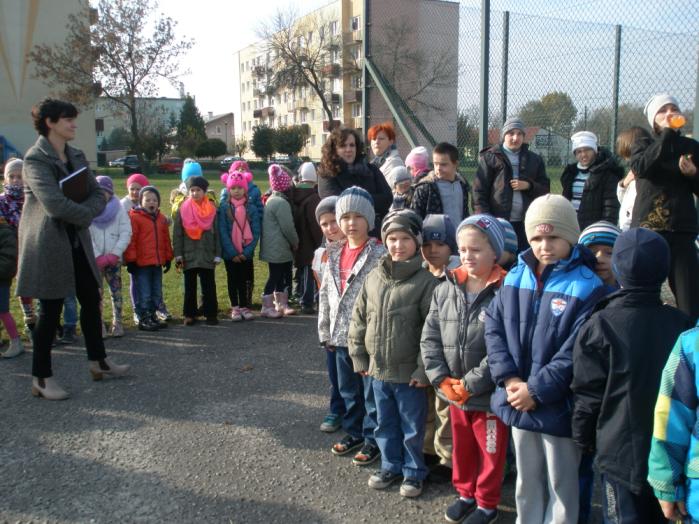 4 LISTOPADA br. Ewakuacja to słowo, które poznały nawet najmłodsze dzieci w szkole. Polega na wcześniej przygotowanym przemieszczeniu ludności z rejonów zagrożonych do miejsc bezpiecznych.