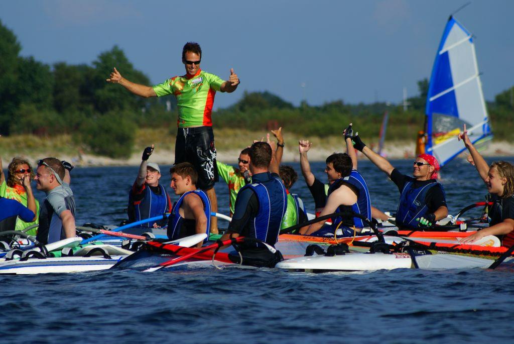 XX - lat działalności Propozycja szkoleń windsurfingowych w Szkole Zdrowia dr Lecha Powolnego w Jastarni Lato 2013 Organizator: Szkoła Zdrowia dr Lecha Powolnego funkcjonuje od 1992 roku i znana jest