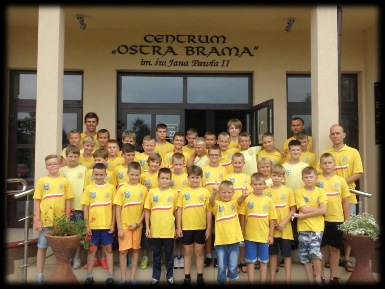 K.S. NADSTAL Krzaki Czaplinkowskie obóz piłkarski Skarżysko-Kamienna 01-10 sierpnia 2014 roku W dniach 1 10 sierpnia 2014 grupy młodzieżowe KS Nadstal Krzaki Czaplinkowskie sekcji piłka nożna