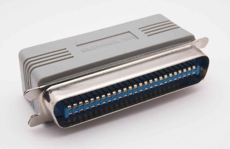 Terminator SCSI Interfejs SCSI wymaga specjalnych
