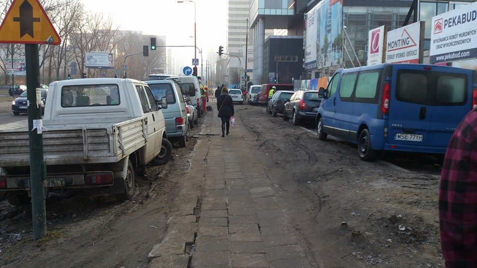 4.2. Działania w zakresie ruchu pieszego ze względu na bezpieczeństwo w ruchu drogowym ruch pieszy jest odseparowany od kołowego).