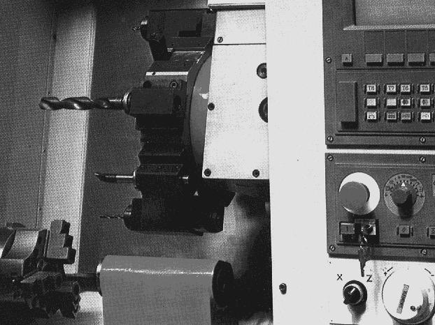 Uważa się, że pierwszym urządzeniem mechatronicznym była obrabiarka sterowana numerycznie (CNC) do