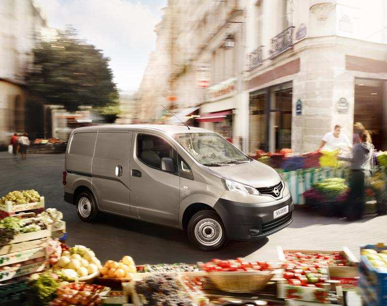 NISSAN NV200 FURGON Specjalny rabat na każdy samochód dla twojej firmy! Już od 45 45 330 330 ZŁ netto WYJĄTKOWA ŁADOWNOŚĆ Przestrzeń ładunkową NV200 obliczono z myślą o zmieszczeniu dwóch europalet.