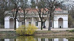 Stara Kordegarda Stara Kordegarda to budynek kordegardy powstały w latach 1791 1792 jako część kompleksu pałacowego Łazienek.