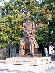 Pomnik marszałka Piłsudskiego Pomnik Józefa Piłsudskiego w Warszawie posąg Józefa Piłsudskiego według projektu Stanisława Ostrowskiego, znajdujący się w Warszawie, wystawiony jako wyraz wdzięczności