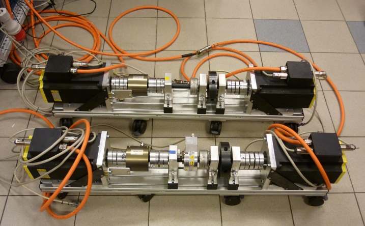 84 Zeszyty Problemowe Maszyny Elektryczne Nr 1/2013 (98) (Rys. 13, Rys. 14). W zespole maszynowym na wspólnym wale sprzęgnięte są dwa silniki.