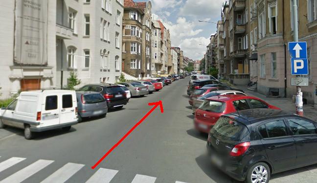 Co prawda po drodze napotykamy na drogi jednokierunkowe, ale są one zgodne z kierunkiem naszego przejazdu,