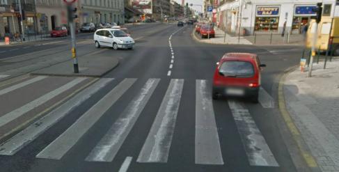 Otóż mamy skręcić w prawo na następnym skrzyżowaniu,
