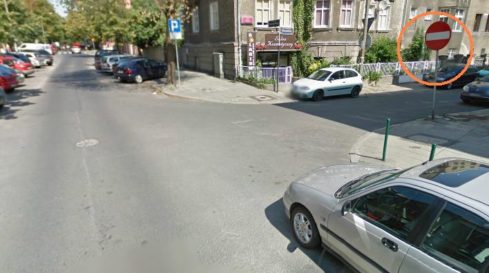 Bieżące skrzyżowanie D pokonujemy więc prosto zgodnie ze znakami i planujemy wykonać trzy skręty w prawo A, B i C, aby ponownie powrócić