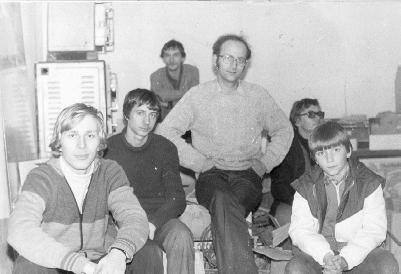 HISTORIA Początki SP1PEA Pomysł powołania do życia studenckiego klubu krótkofalowców SP1PEA powstał w połowie 1971 r.
