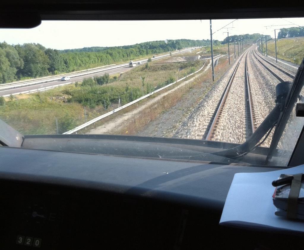 Konstrukcja toru na LDP Widok z kabiny maszynisty pociągu TGV POS na LGV