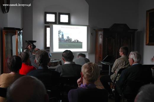 OFERTA EDUKACYJNA Dział archeologiczny - mgr Patrycja Zasadzka 1.Odkrywanie przeszłości, czyli czym zajmuje się archeologia? (Prezentacja multimedialna połączona z zabawami logicznymi). 2.