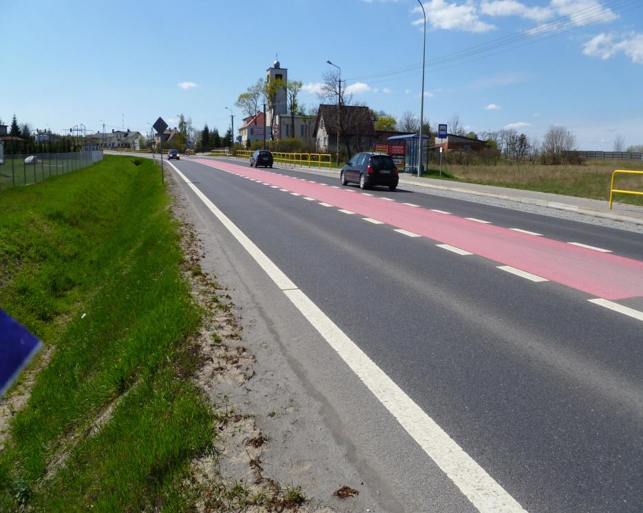 To jest pierwszy odcinek drogi prowadzący do drogi krajowej nr 91. Na końcu tego prostego odcinka skręcamy w lewo.