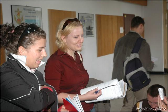 Dydaktyka Studencki w liczbach W roku akademickim 2006/2007 w AMW studiowało ogółem 2207 studentów. Z czego 866 na studiach stacjonarnych i 1341 na niestacjonarnych.