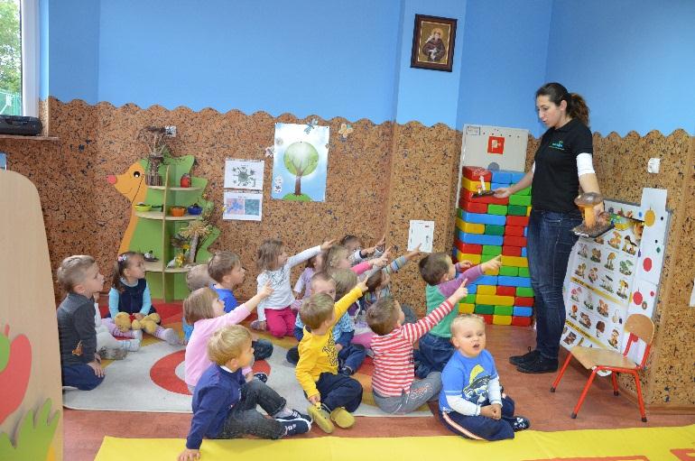 TEMATYKA ZAJĘĆ DRUGI CYKL SPOTKAŃ: Wrzesień 1. Bakterie kontra wirusy nasi wrogowie czy przyjaciele? Komórkowa budowa organizmów. Wykonywanie prostych preparatów mikroskopowych.