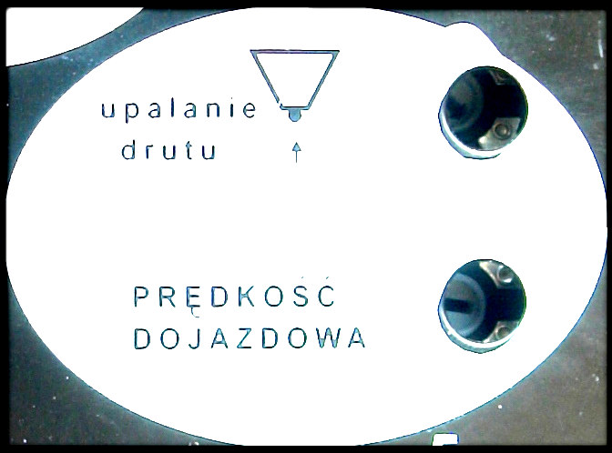 4. OPIS PANELU 1. Pokrętło regulacji czasu trwania punktu, podczas spawania punktowego 2. Pokrętło płynnej regulacji prędkości podawania drutu elektrodowego. 3. Przełącznik regulacji prądu spawania 4.