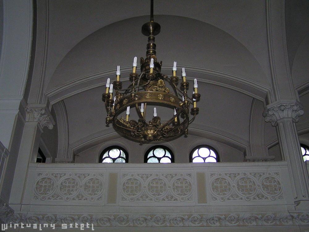 Babiniec Babiniec to też nazwa części synagogi przeznaczonej dla kobiet. Według biblijnego opisu Świątyni, wydzielono w niej osoby Dziedziniec Kobiet.