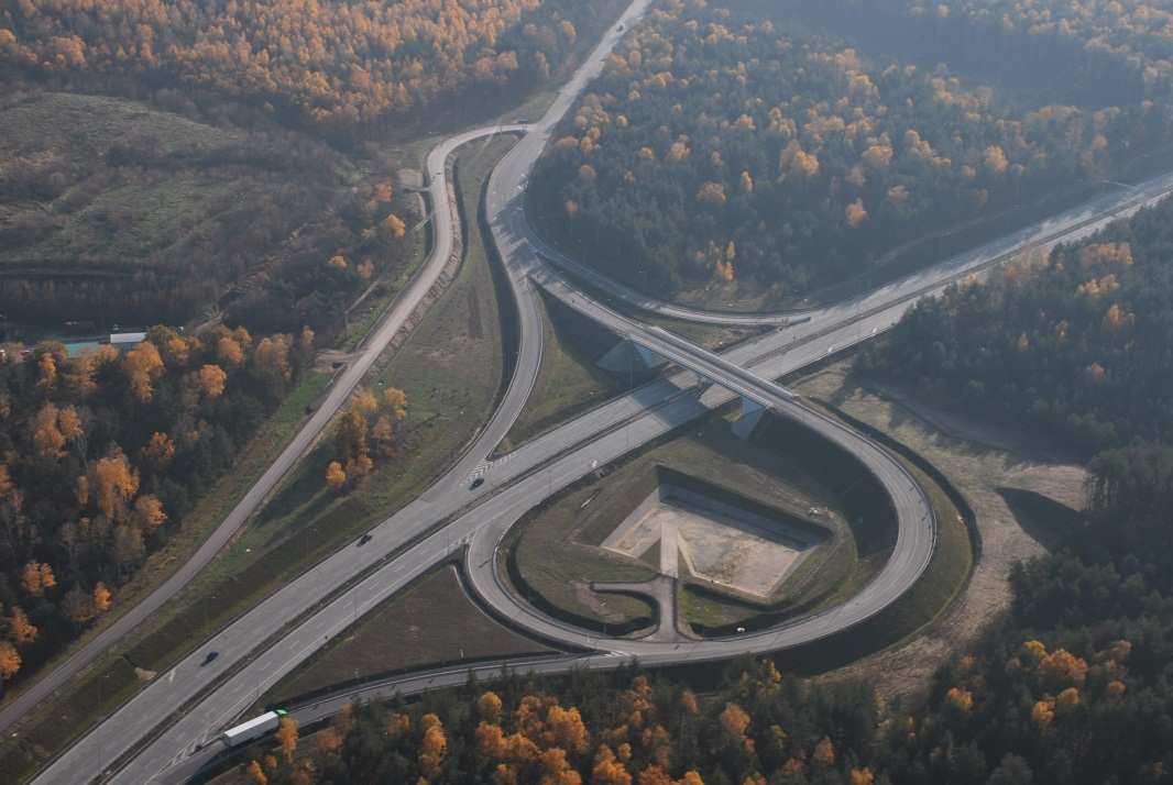 parametrów drogi ekspresowej na odcinku Piotrków