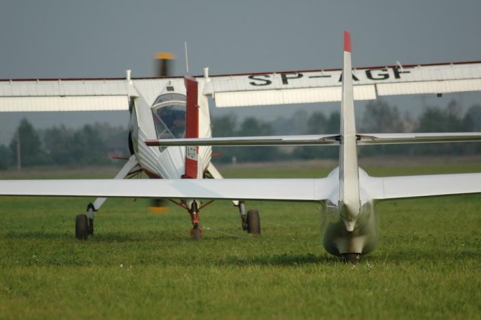 Szkolenie praktyczne Terminy szkolenie szybowcowe i spadochronowe sierpień 2009, lotnisko Bednary