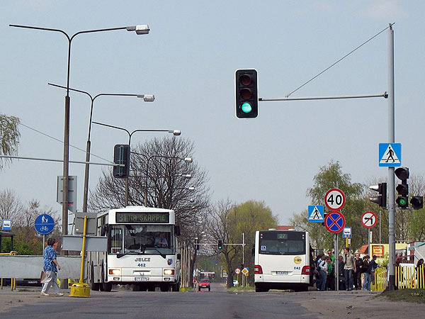 Jelcz M081MB #486 na objeździe na ulicy Myśliwskiej. Z powodu awarii kanalizacji na skrzyżowaniu Św.