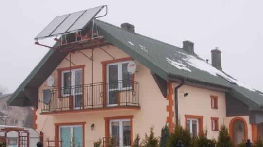 Wykorzystanie energii słonecznej na terenie Gminy Kobylnica W ramach projektu w instalacje solarne zasilające w energię potrzebną do przygotowania ciepłej wody wyposażanych zostało: 6 obiektów