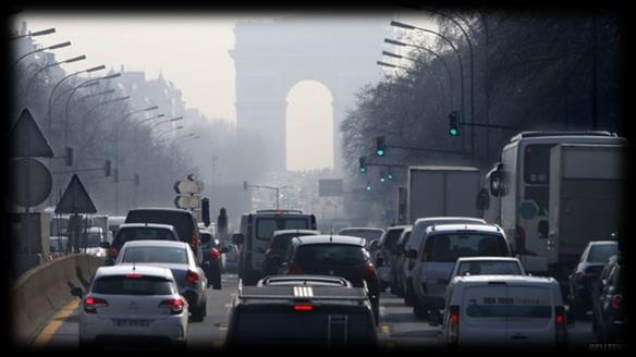 Skutki zanieczyszczeń powietrza SMOG -rodzaje Smog fotochemiczny- występuje Przy wysokiej temp.