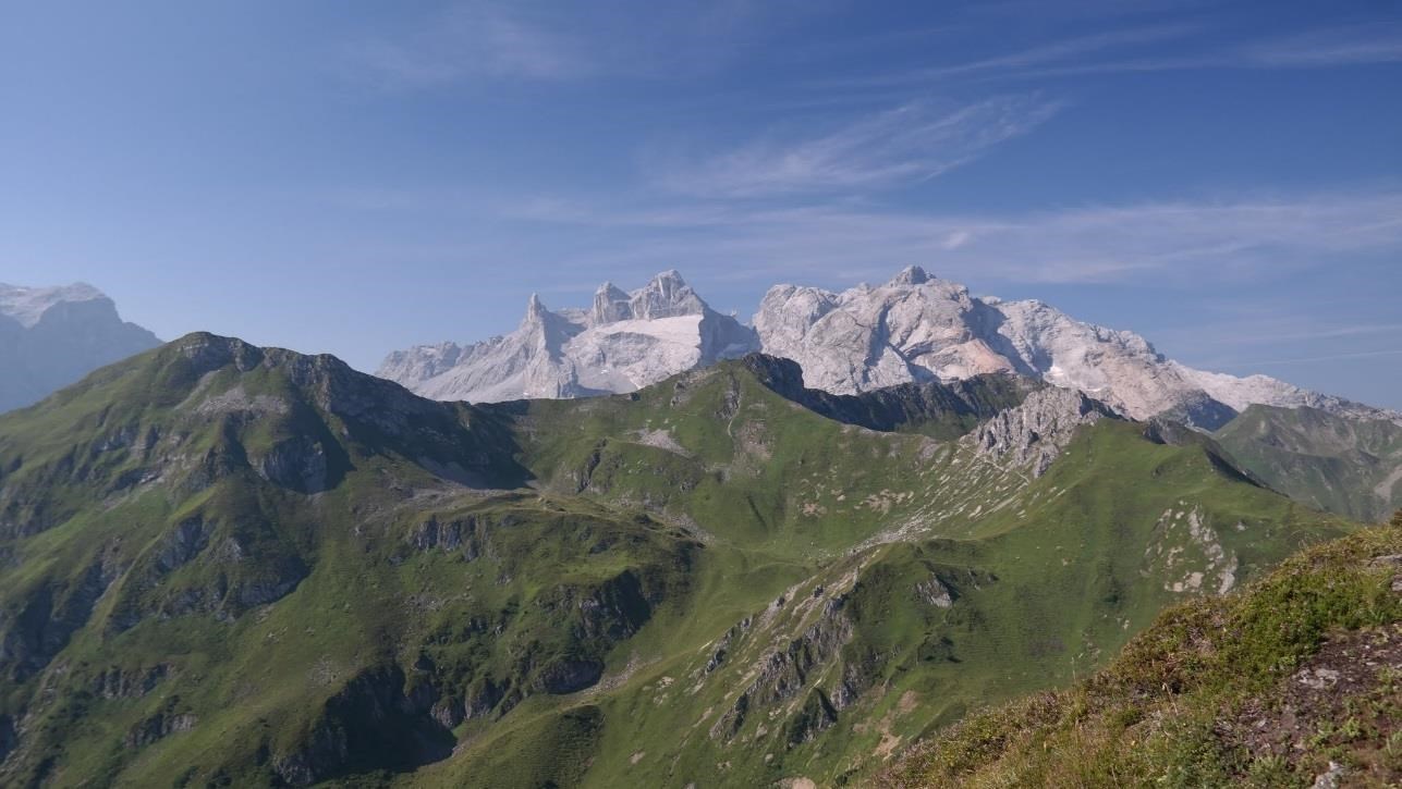 OFERTA WYJAZDU DO VORARLBERGU W AUSTRII LATO 2016 Terminy: 22 31 lipiec 2016 5 14 sierpień 2016 Pragnę Państwu przedstawić propozycję wyjazdu trekkingowego w Alpy do austriackiego Vorarlbergu.