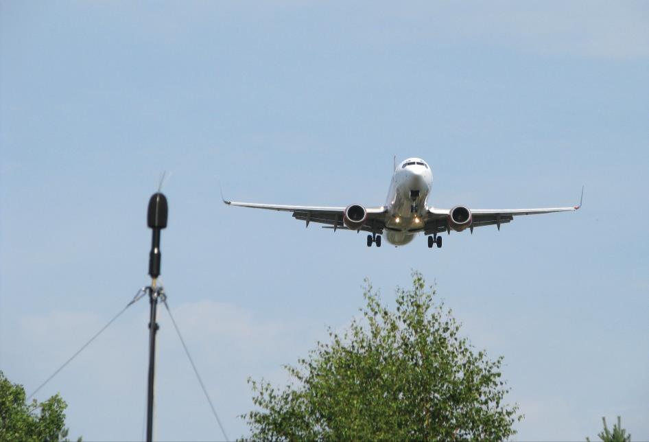 Ryc. 2.4. Przebieg poziomów dźwięku hałasu lotniczego w funkcji czasu dla przelotów samolotów w rejonie punktu pomiarowego, Rudniki 2014 rok. Na rycinkach 2.3 i 2.