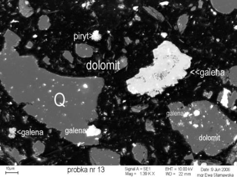 Przemiany mineralogiczne w procesach ługowania frakcji łupkowej rudy miedzi 101 Rysunek 3. Frakcja łupkowa rudy miedzi przed wstępną obróbką chemiczną Rysunek 4.