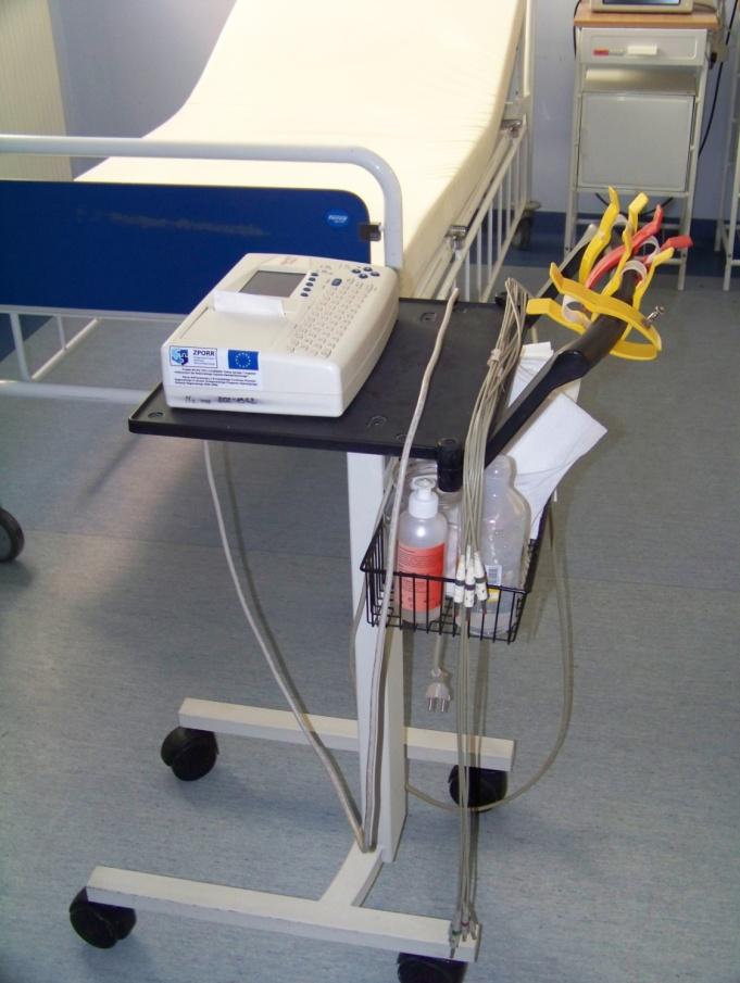 39.Elektrokardiograf P 8000 Basic z wózkiem szt.4 Użytkowany w Szpitalnym Oddziale Ratunkowym z Izbą Przyjęć.