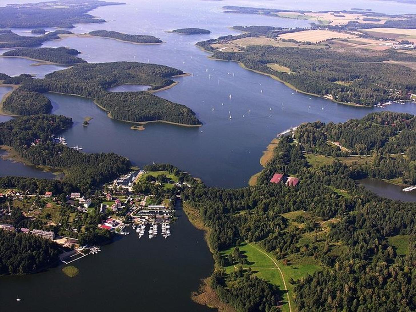 Dzień 1 - kajakowo-żeglarsko-pieszy Wycieczka piesza po Pięknej Górze i okolicy.