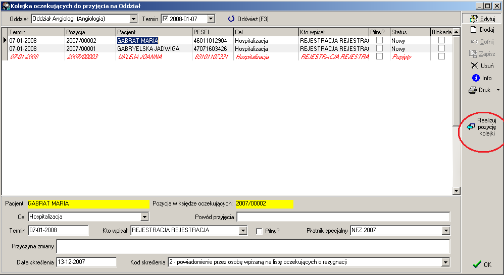 nacisnąć [Kolejka przyjęć] wybrać oddział, wybrać pacjenta, wybrać ewentualnie datę i nacisnąć przycisk [Realizuj pozycję kolejki].