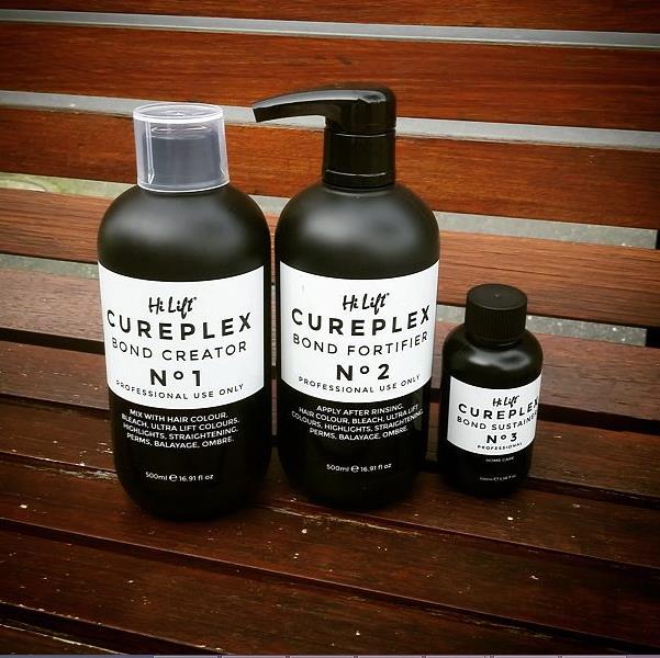 Trzy elementy Trzyelementowy System Cureplex został stworzony, aby chronić strukturę włosów oraz