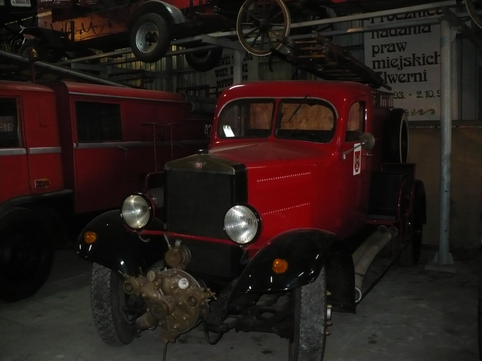 Polski Fiat 621 L z 1938 roku, przekazany przez OSP w Mszanie Dolnej.