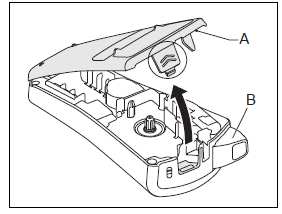 A: Pokrywa kasety B: Dźwignia nożyka taśmy Otwórz pokrywę kasety przyciskając zaznaczony wyżej obszar