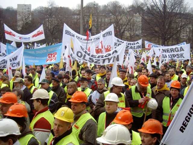 str. 5 / 81www.solidarnosc.gorzow.enea.pl (Ciąg dalszy ze strony 4) firmy bez uzgodnień ze związkami zawodowymi.