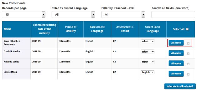 Aby przydzielić uczestnikowi licencję na kurs najpierw wybierz język, a następnie użyj przycisku Allocate (przydziel),