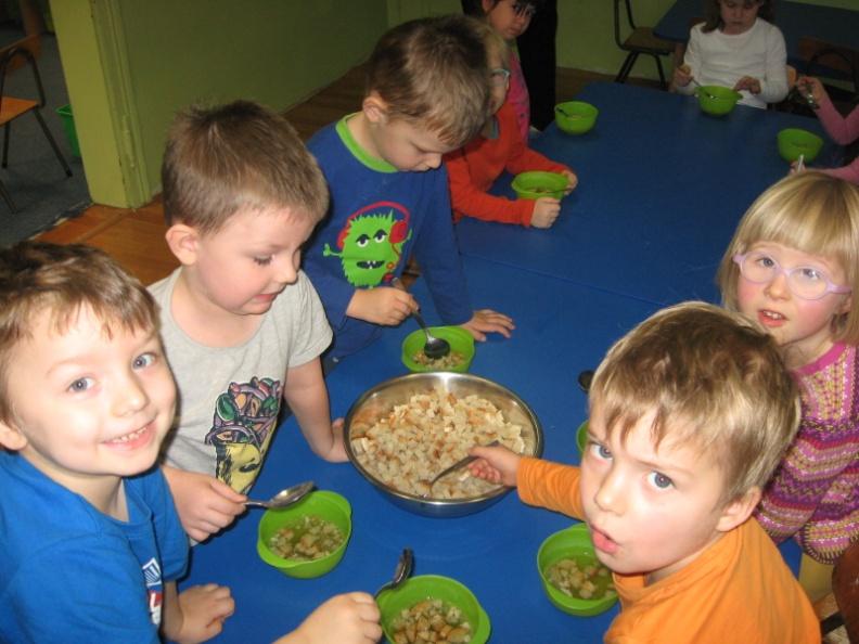 1 grudnia Gotujemy po Śląsku Zaprezentowanie dzieciom potraw śląskich, wyjaśnienie znaczenia i pochodzenia zupy