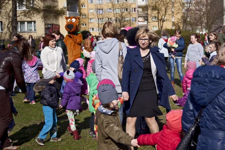 Wśród bgatej ferty Dmu Kultury w Włminie w 41 sekcjach kulturalnych, znajdują się mżliwści uczestnictwa w zajęciach między innymi: Klubu Malucha Klubu Młdeg Naukwca Klubu Pszczelarzy Szkółki szachwej