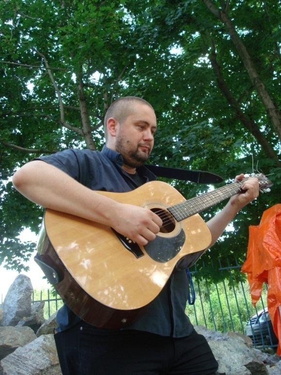 Oblackie wiadomości z Ukrainy Lipiec-Sierpień 2010 5 Zdjęcia: Arch. Paweł Wyszkowski OMI Matka Boża Fatimska w Gródku Podolskim i Plebanówce. O. Paweł już trochę zmęczony, ale najwyraźniej zadowolony z przebiegu peregrynacji.