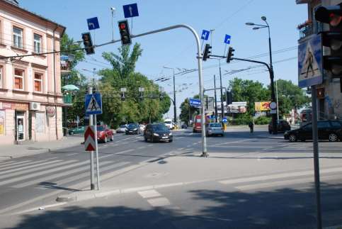 Format: 5,04 x 2,38 Typ: standard Oświetlenie: lampy uliczne Miasto: Lublin Usytuowanie: skrzyżowanie Opis: - przy skrzyżowaniu ze światłami - przy pętli trolejbusowej - w pobliżu Akademii Medycznej,