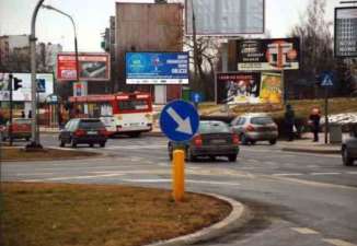 wjeżdżających z Czechowa w kierunku Centrum, Warszawy, - przy trasie przelotowej przez Lublin, - w pobliżu Aldik, przychodnia lekarza