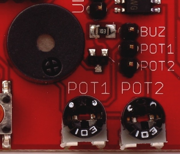 Potencjometry i Buzzer Potencjometry umieszczone na płytce pozwalają na ustawienie napięcia w zakresie 0-5V, po podłączeniu do przetwornika AC mogą posłużyć do zadawania wartości sygnału analogowego.