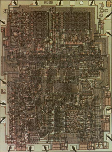 Rozwój systemów mikroprocesorowych Ze względu na rozwój technologii do wytwarzania układów scalonych, od lat 70-tych następuje gwałtowny wzrost zastosowania systemów mikroprocesorowych w urządzeniach