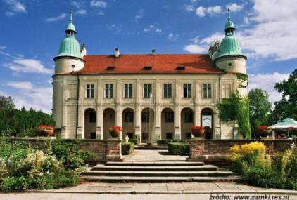 Archiwum Archidiecezjalne w Białymstoku Muzeum Sztuki Współczesnej w Zamku Ujazdowskim w Warszawie Centrum Rozwoju Kultury Tradycyjnej i remizy OHP w Lewkowie Starym Sokólski