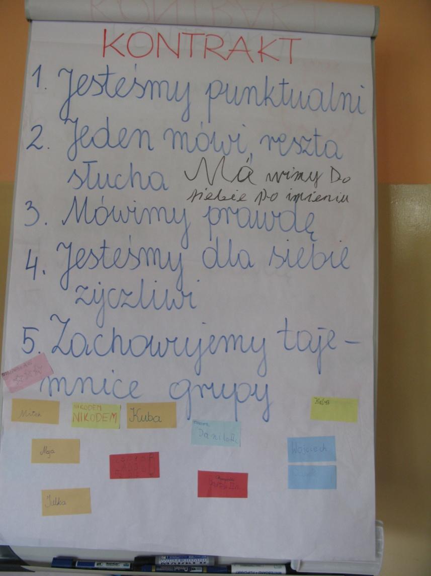 1. Struktura zajęć socjoterapeutycznych Zajęcia mają charakter strukturalizowanych spotkań grupowych, na które składają się odpowiednio dobrane gry, zabawy, ćwiczenia, Każde spotkania