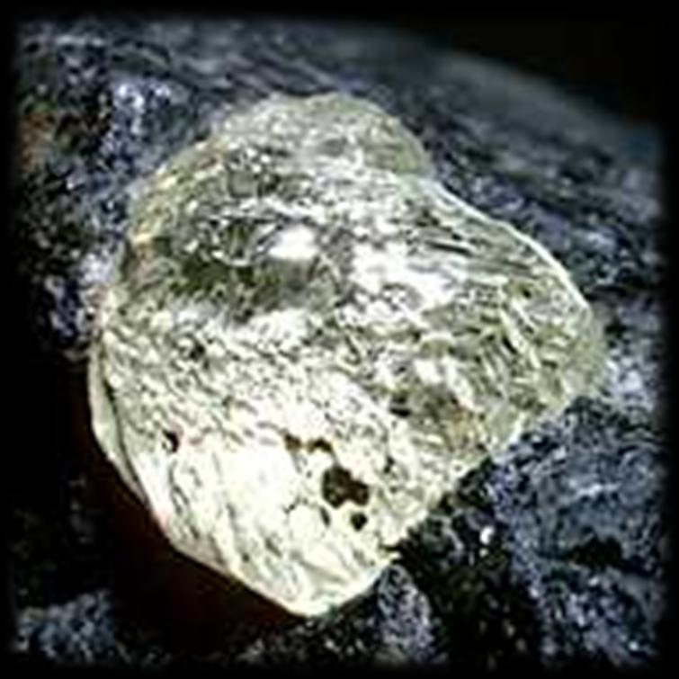 Diament Rocznie wydobywa się na świecie ok. 26 ton (130 mln karatów) diamentów. Tylko 20% nadaje się do celów jubilerskich.
