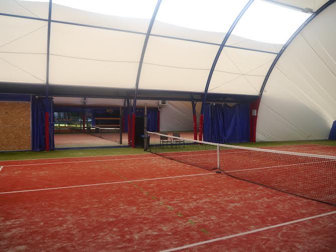 Opis obiektu Centrum Tenisa Don Balon posiada dwa obiekty tenisowe w Gdańsku, które znajdują się w samym centrum dzielnicy Wrzeszcz: Obiekt całoroczny przy al.