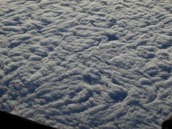 Dziury w chmurach powodowane transportem